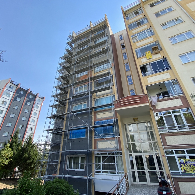 Eskişehir'de yüksekten düşen inşaat işçisi öldü