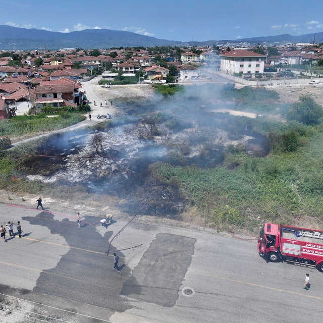 Düzce'de çalılık alanda çıkan yangın söndürüldü