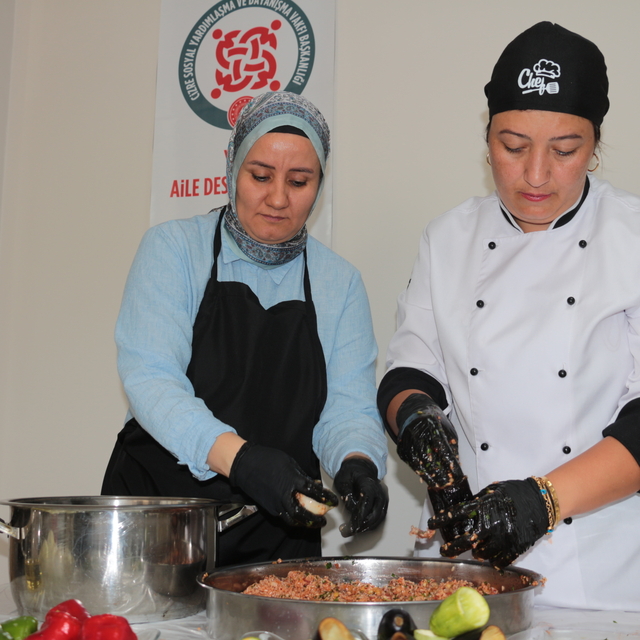 Cizre'nin tescilli yemeği aşçılık kursunda öğretiliyor