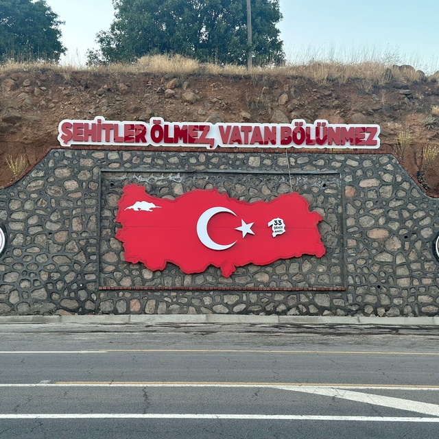 Bingöl'de "33 Er Şehitler Anıtı" karşısına ay yıldızlı Türkiye haritası yer...