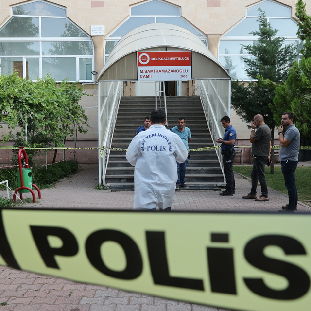 Kayseri'de camide namaz kılarken bıçaklanan kişi öldü