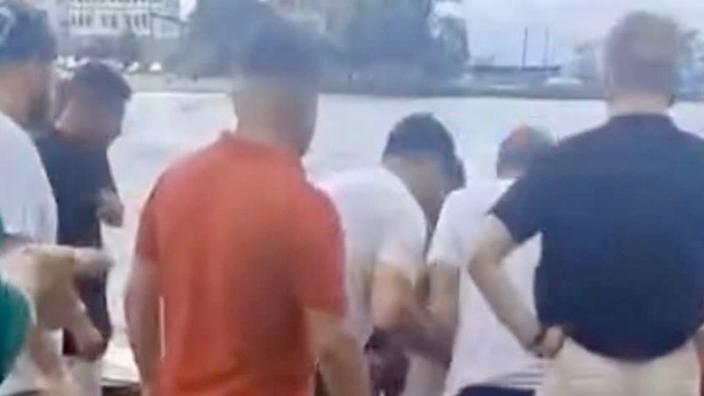 Denizde boğulma tehlikesi geçiren kızını kurtarmak isteyen baba, öldü