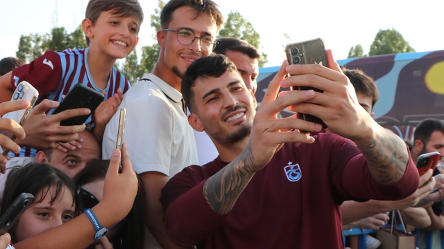 Trabzonspor'da futbolcular taraftarla buluştu