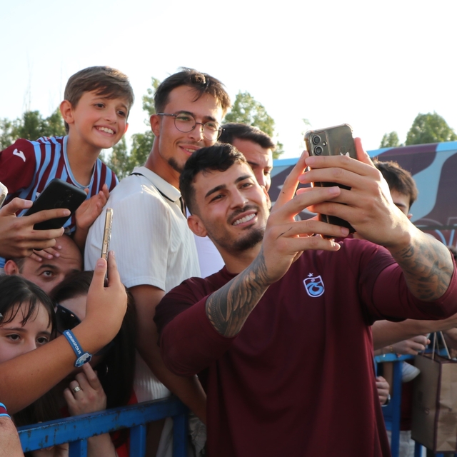 Trabzonspor'da futbolcular taraftarla buluştu
