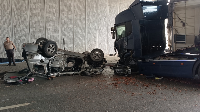Kastamonu'da tır ile otomobilin çarpıştığı kazada 3 kişi öldü, 5 kişi yaralandı