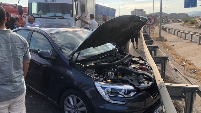 Sakarya'nın Geyve Belediye Başkanı Yıldız ile beraberindeki 3 kişi Bilecik'teki trafik kazasında yaralandı