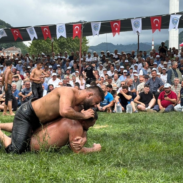 Salıpazarı Belediyesi Yağlı Pehlivan Güreşleri'nde başpehlivan Fatih Atlı o...