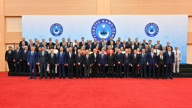 MHP Genel Başkanı Bahçeli, Kamu-Sen yönetimiyle bir araya geldi