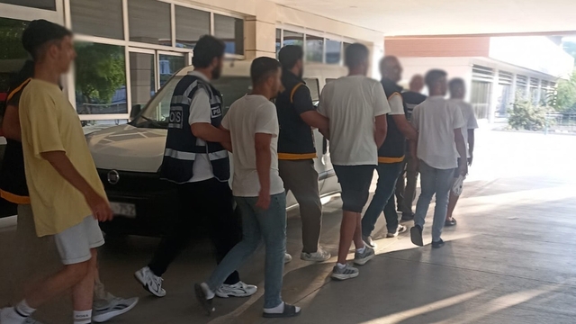 Manisa'da 'FETÖ' yalanıyla 70 yaşındaki kişiyi 1.2 milyon TL dolandıran 5 kişi tutuklandı