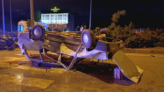 Karabük'te 2 otomobilin çarpıştığı kazada 2'si ağır 7 kişi yaralandı