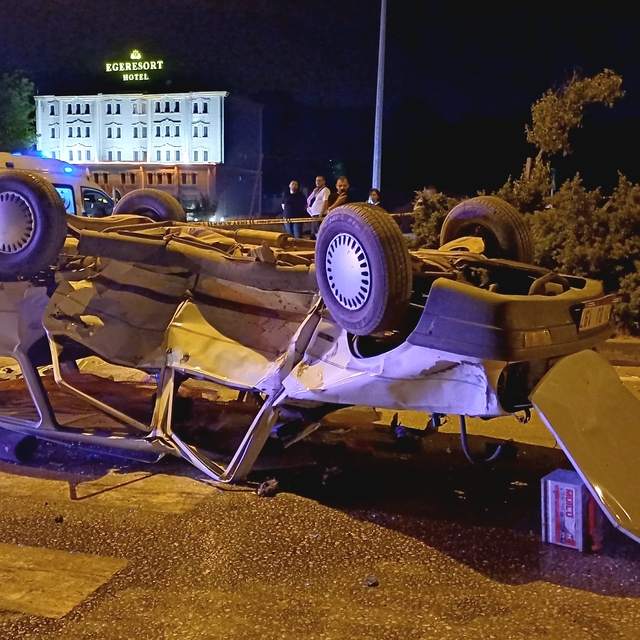 Karabük'te 2 otomobilin çarpıştığı kazada 2'si ağır 7 kişi yaralandı