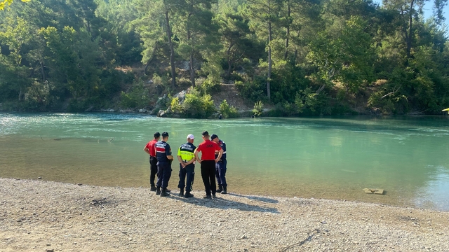 Antalya'da ırmakta akıntıya kapılan çocuk kayboldu