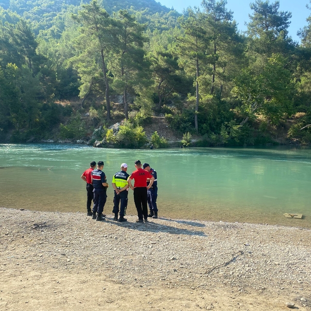 Antalya'da ırmakta akıntıya kapılan çocuk kayboldu