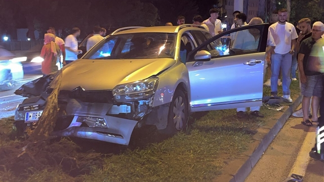 Samsun'da otomobille çarpışan motosikletteki 2 kişi yaralandı