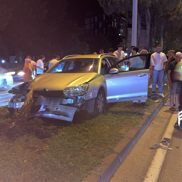 Samsun'da otomobille çarpışan motosikletteki 2 kişi yaralandı