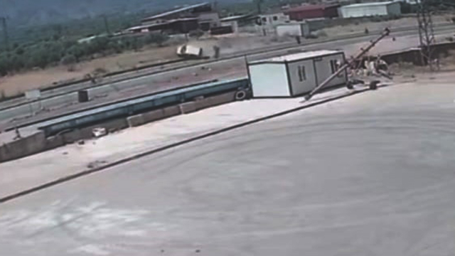 Takla atan hafif ticari aracın sürücüsü öldü