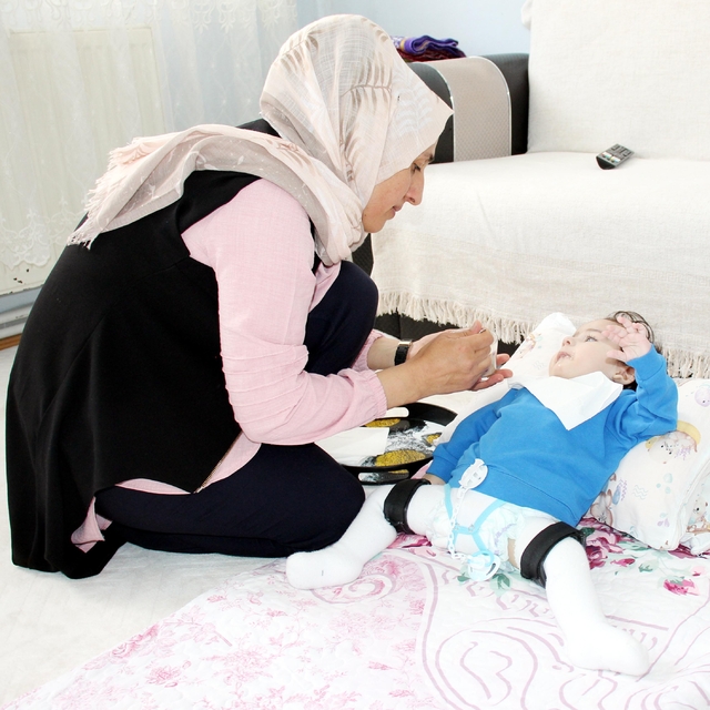 Bir çocukları SMA'dan ölen aile, diğerini de kaybetmek istemiyor