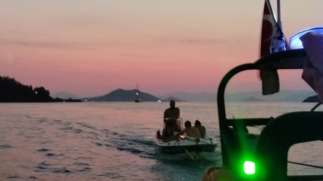 Fethiye açıklarında sürüklenen teknedeki 4 kişi kurtarıldı