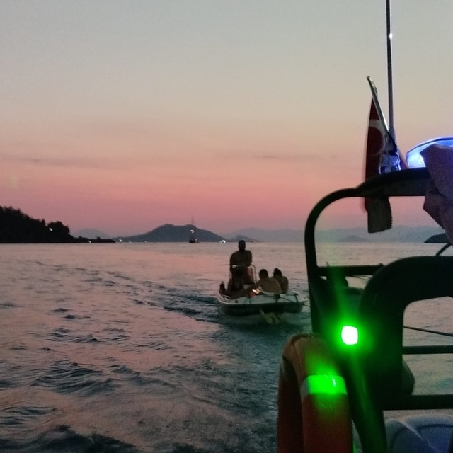 Fethiye açıklarında sürüklenen teknedeki 4 kişi kurtarıldı