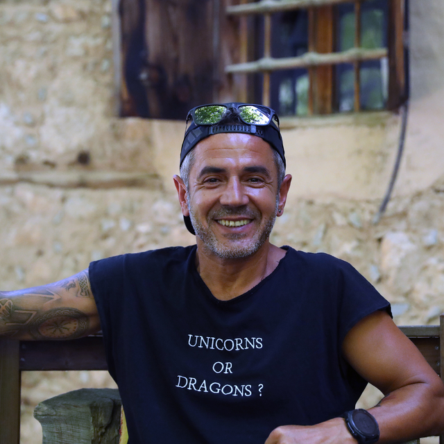 Türkiye'nin "yarasa adamı" Cengiz Koçak başarısını disiplinle sürdürüyor