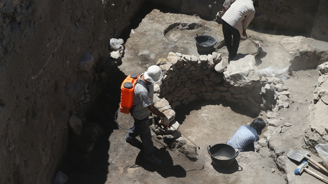 Yassı Höyük'te Geç Tunç Çağı'na ait yapı ve silolar gün yüzüne çıkarıldı