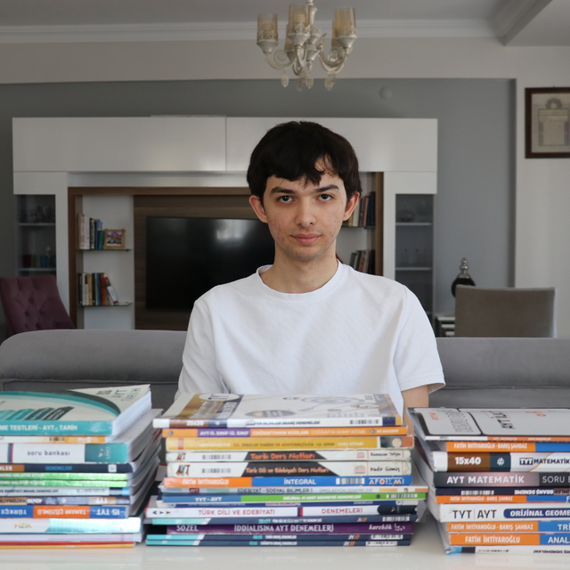 YKS sözel alanda Türkiye 10'uncusu Yasir, finans alanında ilerlemek istiyor