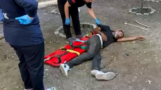 'Narkokapan-Adana 2' operasyonunda çatıdan atlayıp, bacağını kıran şüpheli tutuklandı