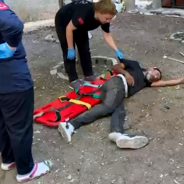 'Narkokapan-Adana 2' operasyonunda çatıdan atlayıp, bacağını kıran şüpheli...