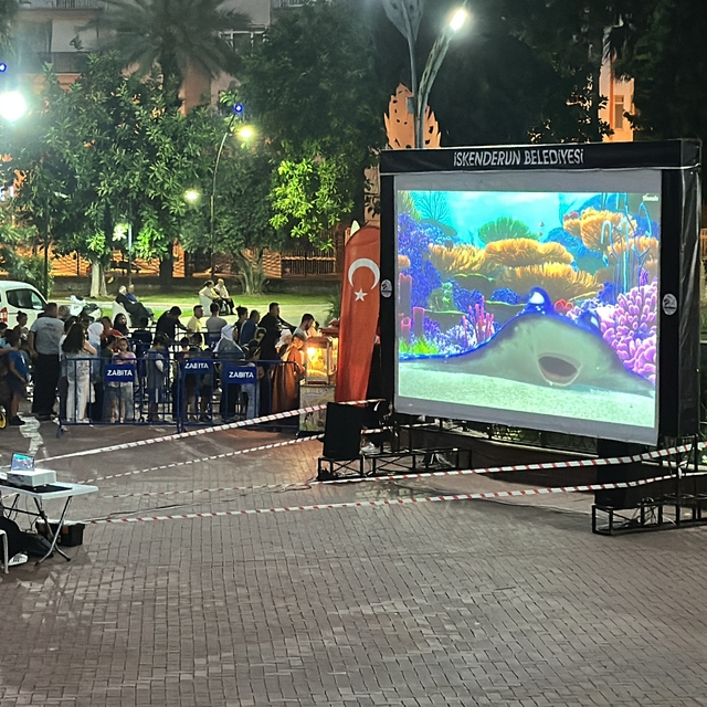 İskenderun'da açık hava sinema etkinliği düzenlendi