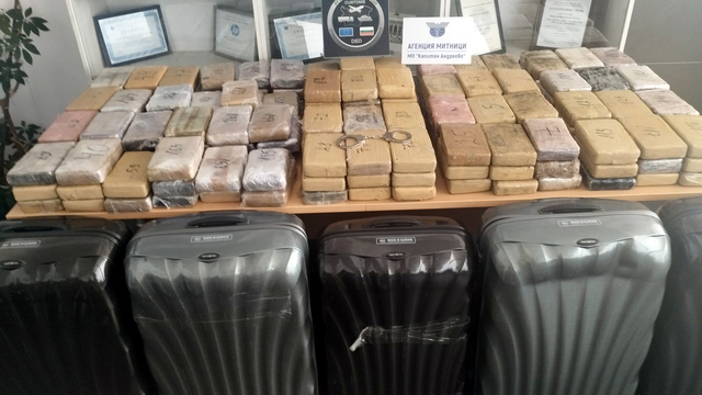 Bulgaristan gümrüğünde, Türkiye'ye girmek üzere gelen cipte 205 kilo kokain ele geçirildi