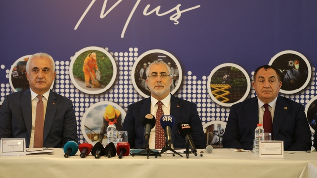 Bakan Işıkhan, Muş'ta "Türkiye Yüzyılı'nda Çalışma Hayatı Buluşmaları" programında konuştu: