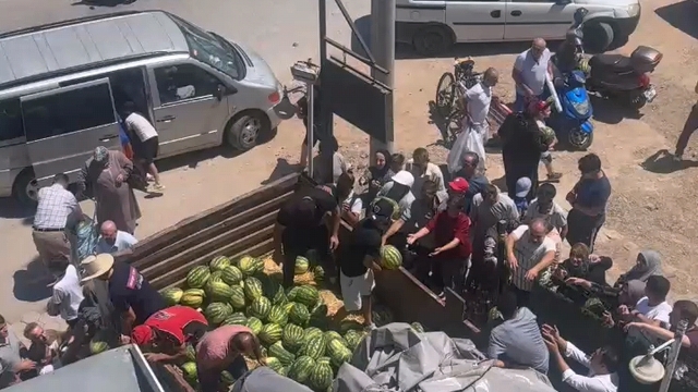 12 ton karpuzu ücretsiz dağıttılar