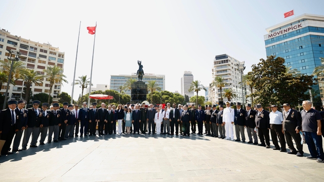 İzmir'de Kıbrıs Barış Harekatı'nın 51. yıl dönümü dolayısıyla tören düzenlendi