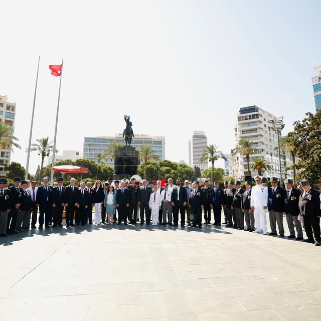 İzmir'de Kıbrıs Barış Harekatı'nın 51. yıl dönümü dolayısıyla tören düzenle...