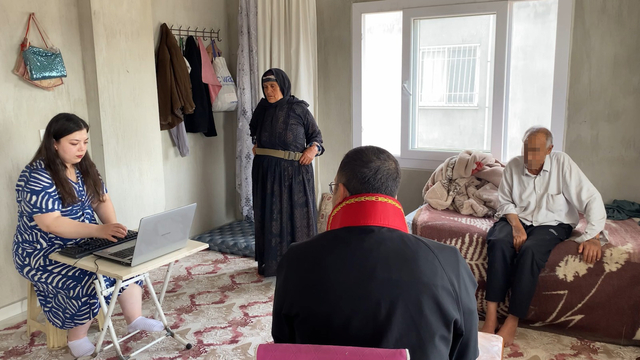 Sağlık sorunları nedeniyle mahkemeye gidemeyen müştekinin ifadesi evinde alındı