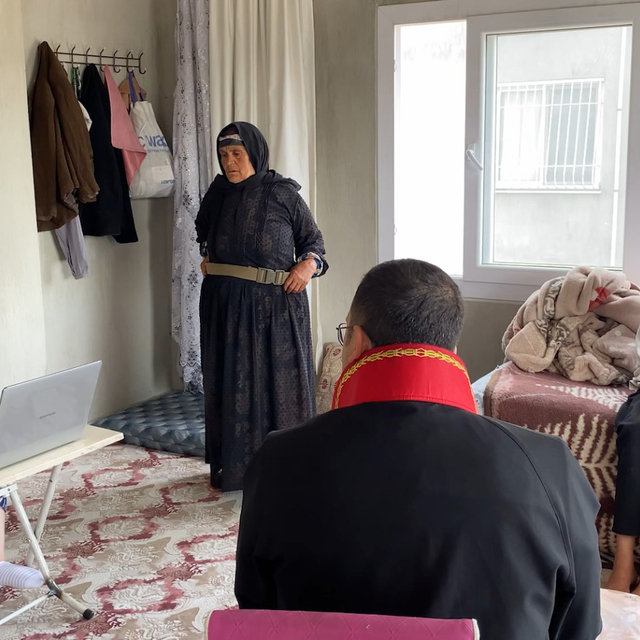 Sağlık sorunları nedeniyle mahkemeye gidemeyen müştekinin ifadesi evinde al...