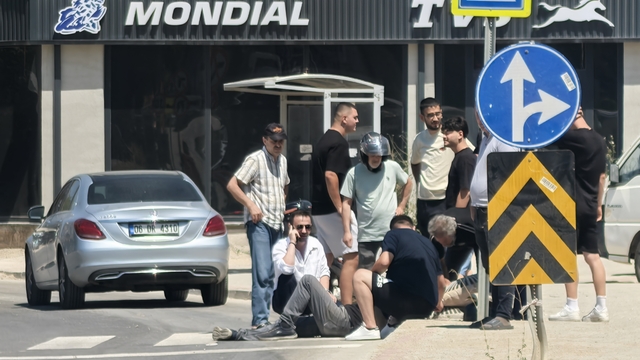 Cipe çarpan elektrikli bisikletin sürücüsü yaralandı