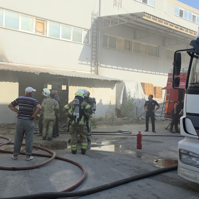 Bursa'da mobilya fabrikasında çıkan yangın hasara yol açtı