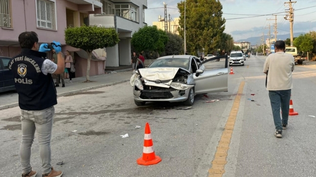 Hatay'da 3 aracın karıştığı zincirleme kazada 1 kişi ağır yaralandı
