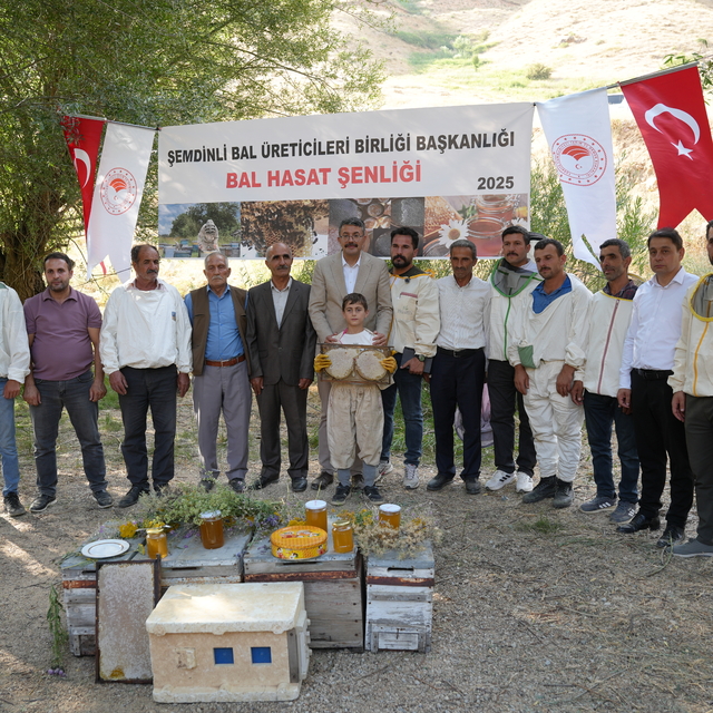 Hakkari'de "Bal Hasat Şenliği" düzenlendi