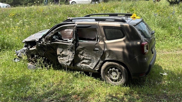 Ardahan'da tırın otomobile çarpması sonucu 5 kişi yaralandı