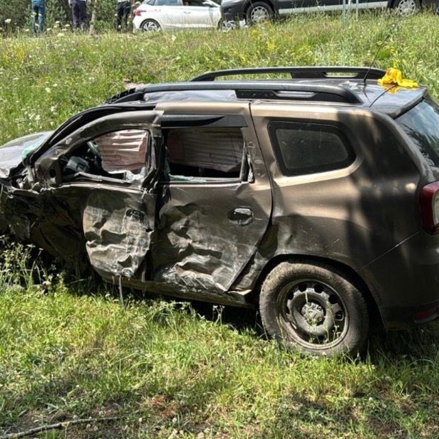 Ardahan'da tırın otomobile çarpması sonucu 5 kişi yaralandı