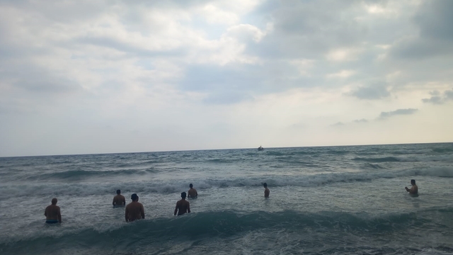 Hatay'da boğulma tehlikesi geçiren kişi ekiplerin müdahalesiyle kurtarıldı