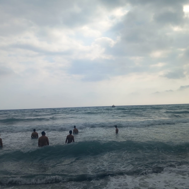 Hatay'da boğulma tehlikesi geçiren kişi ekiplerin müdahalesiyle kurtarıldı