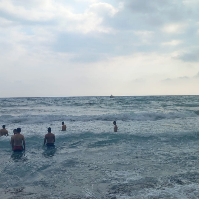 Hatay'da denizde boğulma tehlikesi geçiren kişi kurtarıldı
