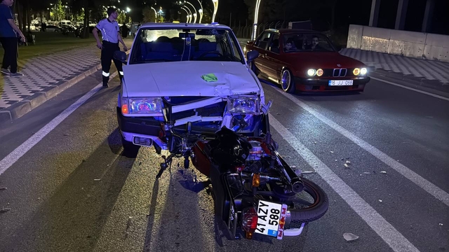 Kocaeli'de otomobil ile motosiklet çarpıştı, 2 kişi yaralandı