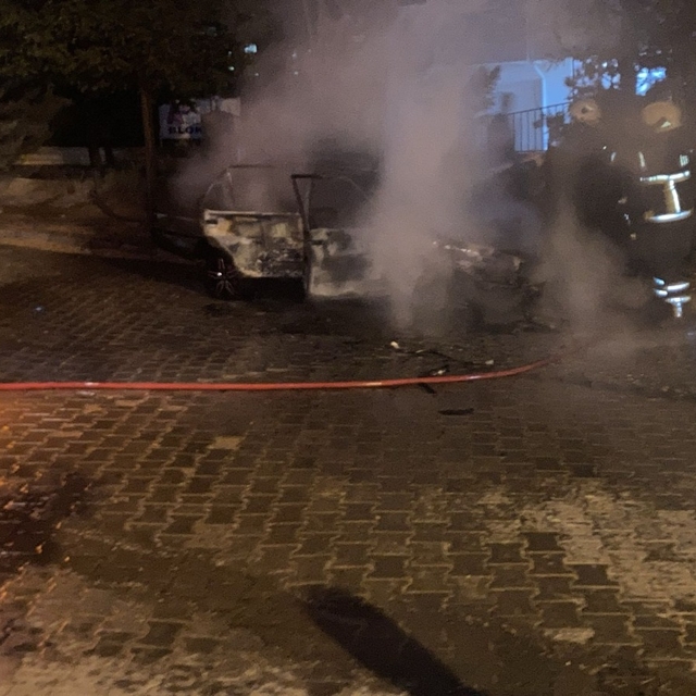 Nevşehir'de park halindeki otomobil yandı