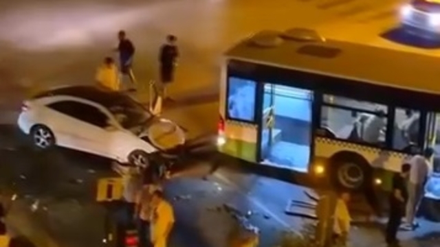 Bursa'da otomobil ile halk otobüsü çarpıştı: 7 Yaralı