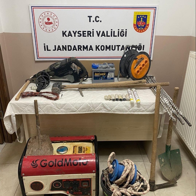 Kayseri'de kaçak kazı yapan 5 şüpheli suçüstü yakalandı