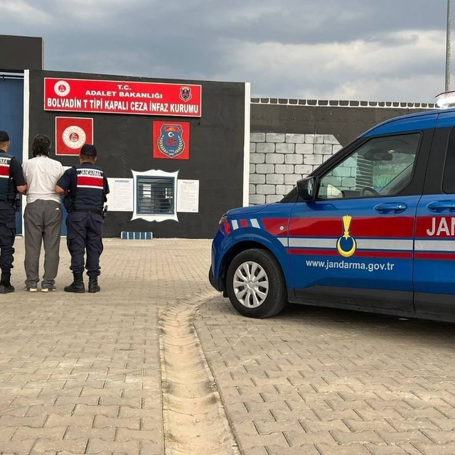 Afyonkarahisar'da 2 firari hükümlü yakalandı